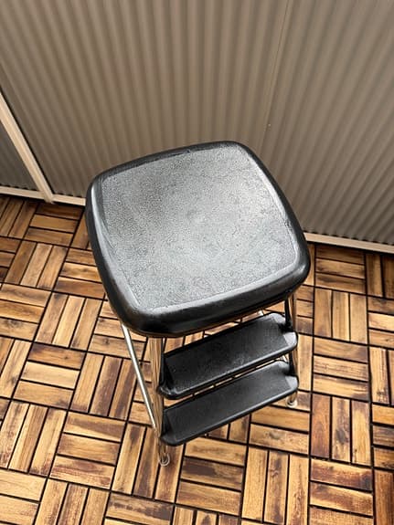 Svart pall med krom/ silver ben