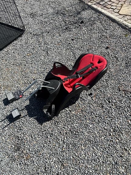 Hamax kiss cykelsits röd/svart med fäste