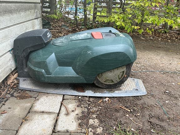 Husqvarna 220AC Automower robotgräsklippare grön