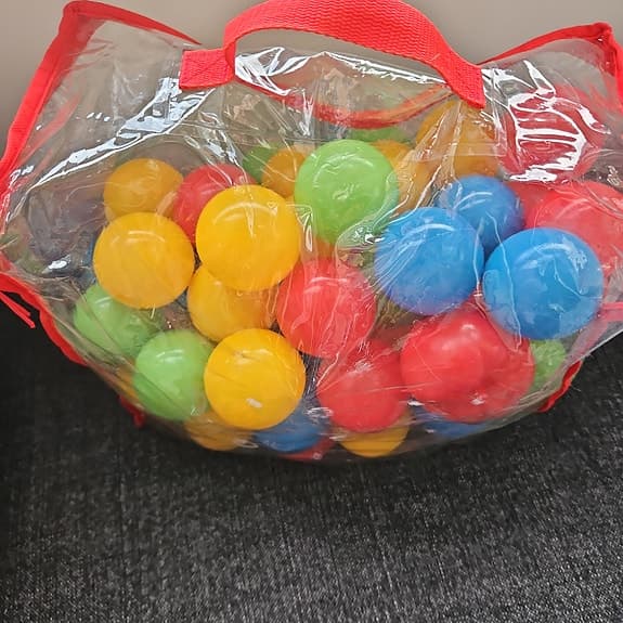 Bollar till bollhav i blandade färger