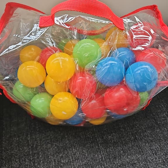 Bollar till bollhav i blandade färger