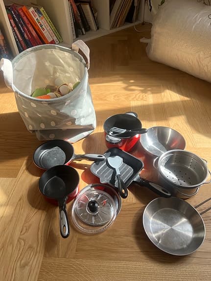 Kids concept leksaksspis med plattor och ugn