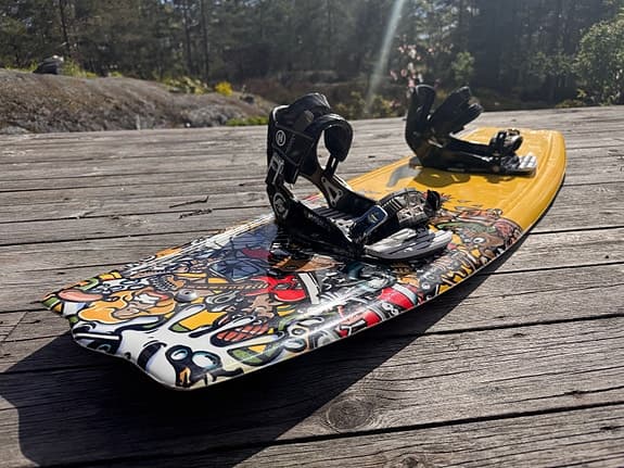 O’Brien Rail 137 cm wakeboard med bindningar