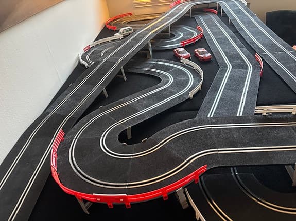 Ninco Mastertrack bilbana med bilar, komplett episk bana på liten yta!