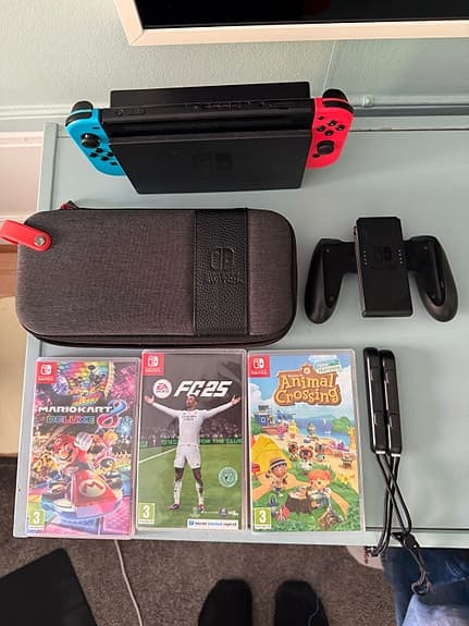 Nintendo Switch V2 256GB + Mario Kart + Animal Crossing + FC25