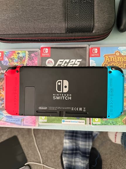 Nintendo Switch V2 256GB + Mario Kart + Animal Crossing + FC25