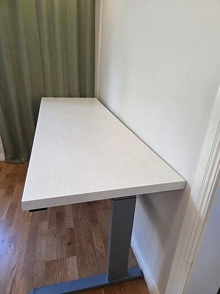 Elektriskt höj- och sänkbart skrivbord