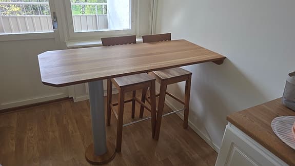Barbord och 2 stolar