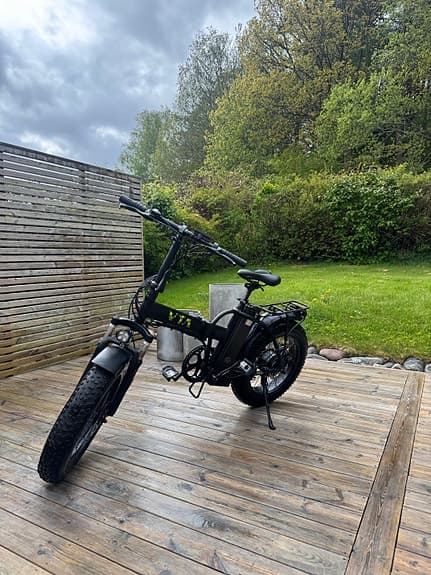 Svart Volta elcykel