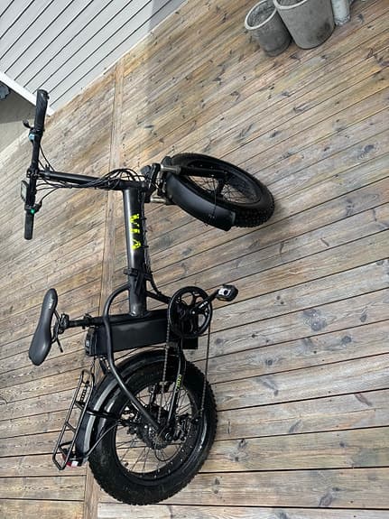 Svart Volta elcykel