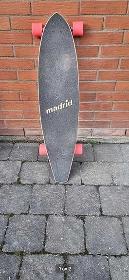 Madrid longboard med färggrafik
