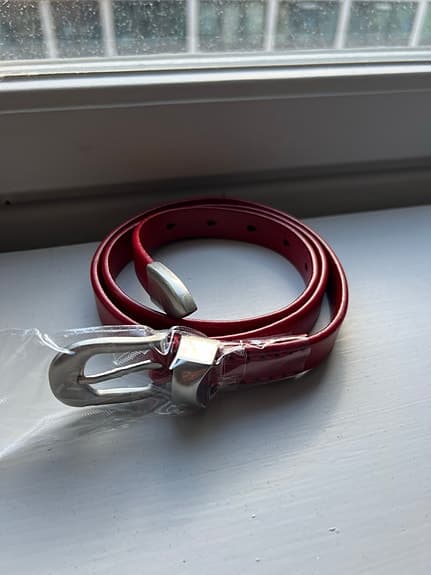 Rött bälte kvinna