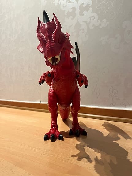 Röd drake med ljud och ljus - leksak
