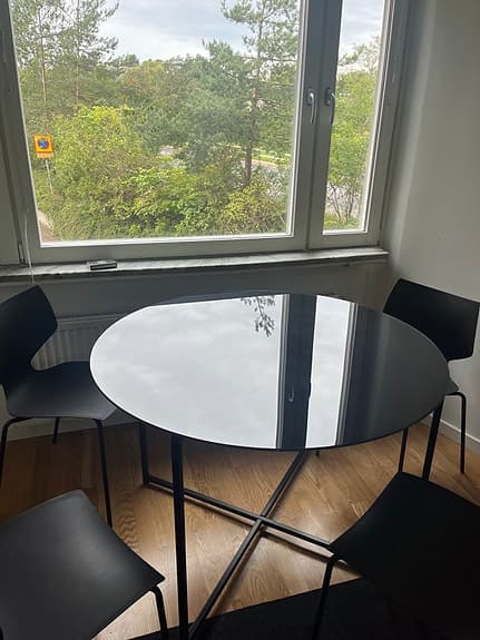 Matbord från IKEA. Minimalt använt