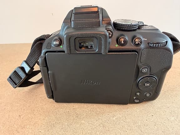 Nikon 5300 + (Nikon AF-P DX 18-55mm 3.5-5.6G VR) + Lowepro väska
