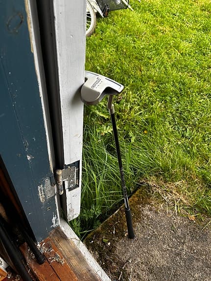 Golfputter open vit och grå