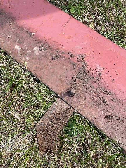 Kantstål / rabattkant i metall till trädgård