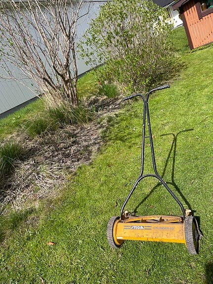 Stiga handgräsklippare gul
