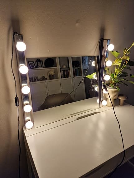 IKEA sminkspegel med belysning
