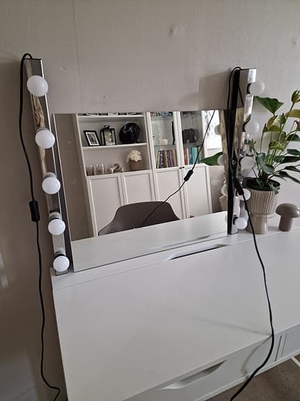 IKEA sminkspegel med belysning