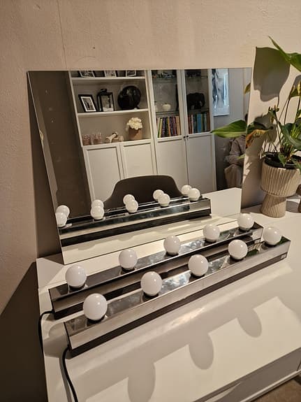 IKEA sminkspegel med belysning