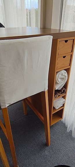 Barstolar och barbord med finurlig förvaring