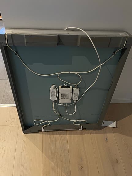 Spegel med belysning för badrum