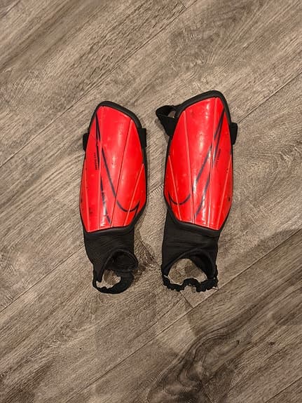 Fotbolls benskydd Nike,storlek M barn