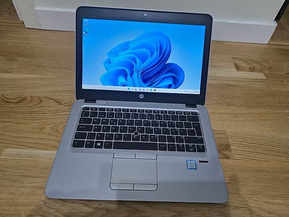 HP EliteBook 820