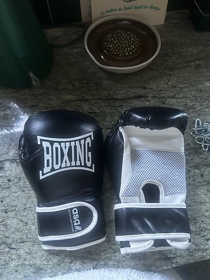 Boxing boxningssäck med handskar svart