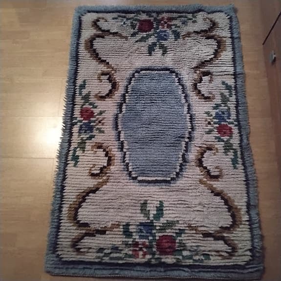 Handknuten ryamatta med blommönster, vintage