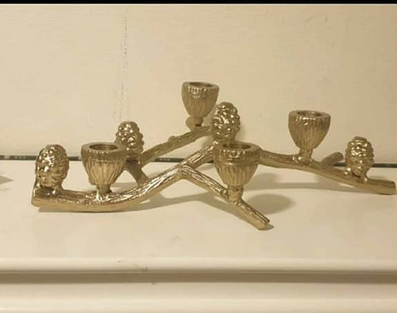 Säljer vacker ljusstake i metall – Perfekt skick!