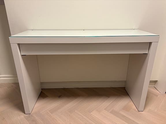 Malm Skrivbord (IKEA)