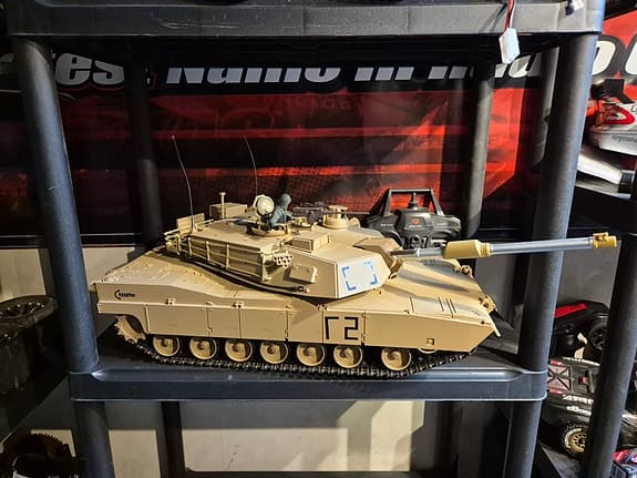 Torro M1A2 Abrams radiostyrd stridsvagn sandfärgad