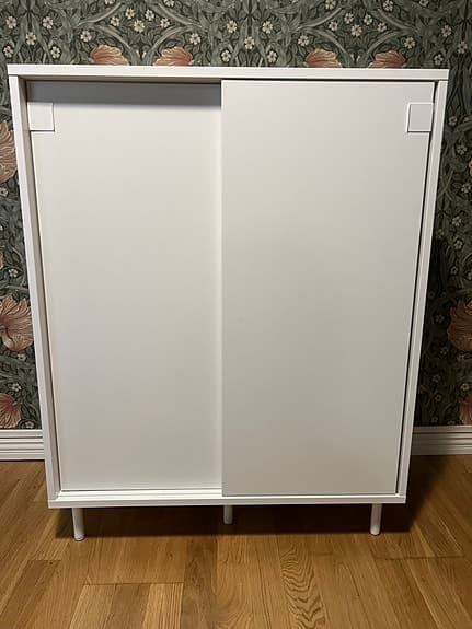 MACKAPÄR skoskåp/förvaringsskåp från IKEA i vitt.