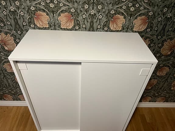 MACKAPÄR skoskåp/förvaringsskåp från IKEA i vitt.