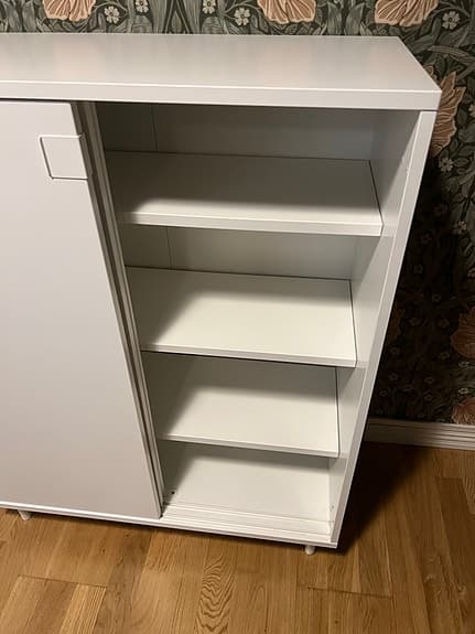 MACKAPÄR skoskåp/förvaringsskåp från IKEA i vitt.