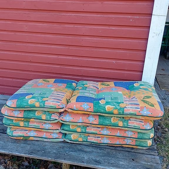 Tjocka stolsdynor till utemöbler, retro i riktigt bra skick