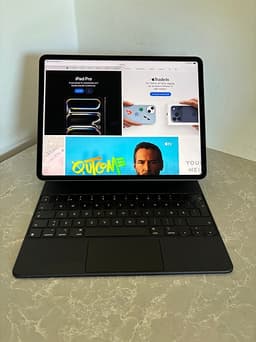 iPad Pro 12,9” M1 512GB + Magic Keyboard – 5:e gen, mycket fint skick