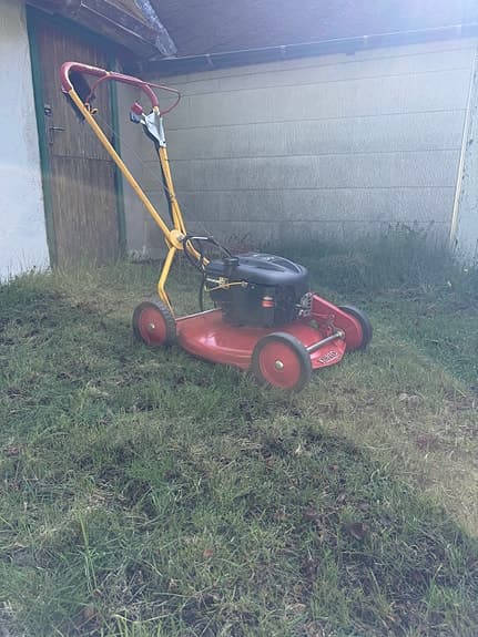Klippo gräsklippare med Briggs & Stratton-motor