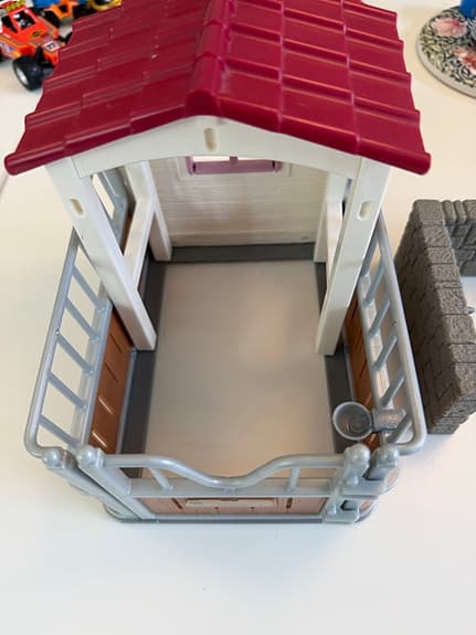 Schleich Leksaksstall med figur och tillbehör
