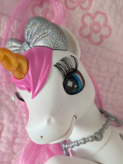 Zuru Pets Alive My Magical Unicorn med tillbehör