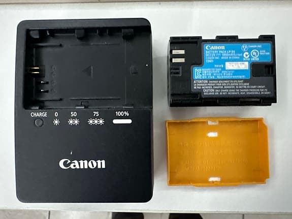 Canon LC-E6 laddare med batteri i toppskick