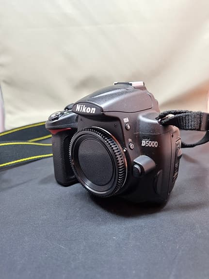 Nikon D5000 – Smidig systemkamerahus med vridbar skärm, 9022 exponeringar