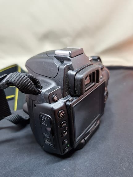 Nikon D5000 – Smidig systemkamerahus med vridbar skärm, 9022 exponeringar