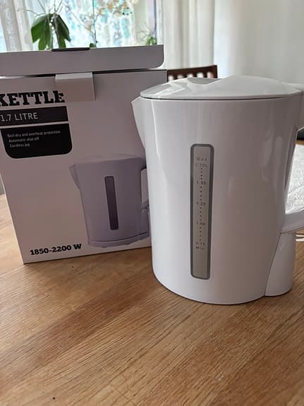 Small Electric Kettle 1L (Original price 200 SEK)