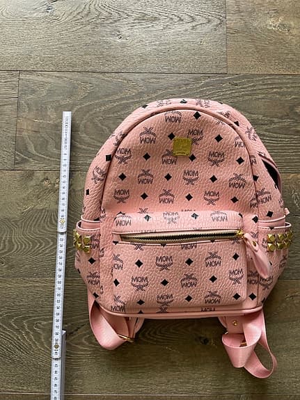 HELT NY! MOM ryggsäck rosa med nitar och logomönster