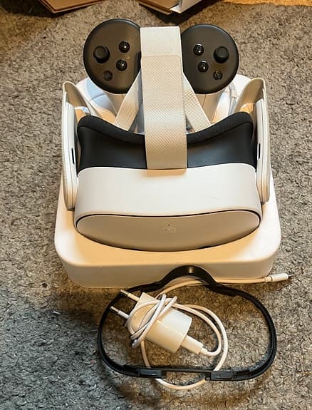 Meta Quest 3S VR-glasögon 128 GB med handkontroller