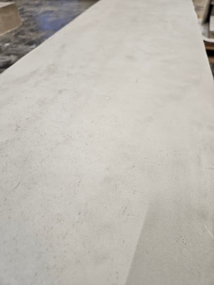 Betongbänk