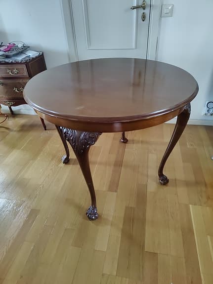 Litet runt Chippendale bord